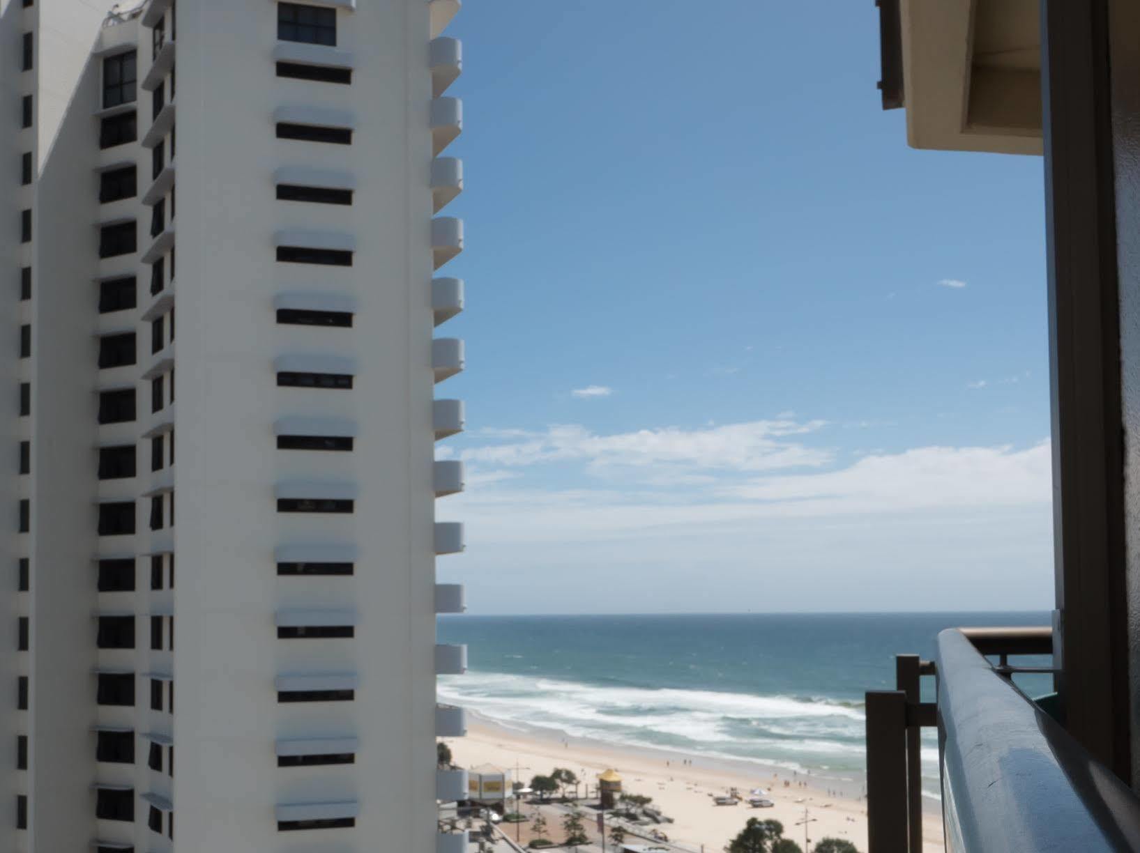 Aloha Apartments Surfers Paradise Exterior photo